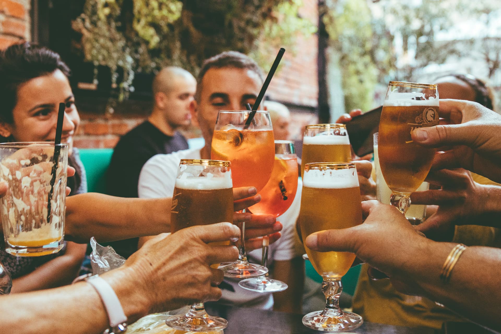 Festlicher Anlass mit Gästen in einer Eventlocation Zürich
